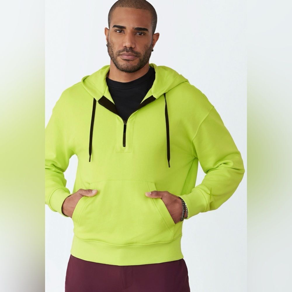 NWT GSTQ Men’s Quarter Zip Hoodie with Black Drawstrings - Acid Lime - Size L